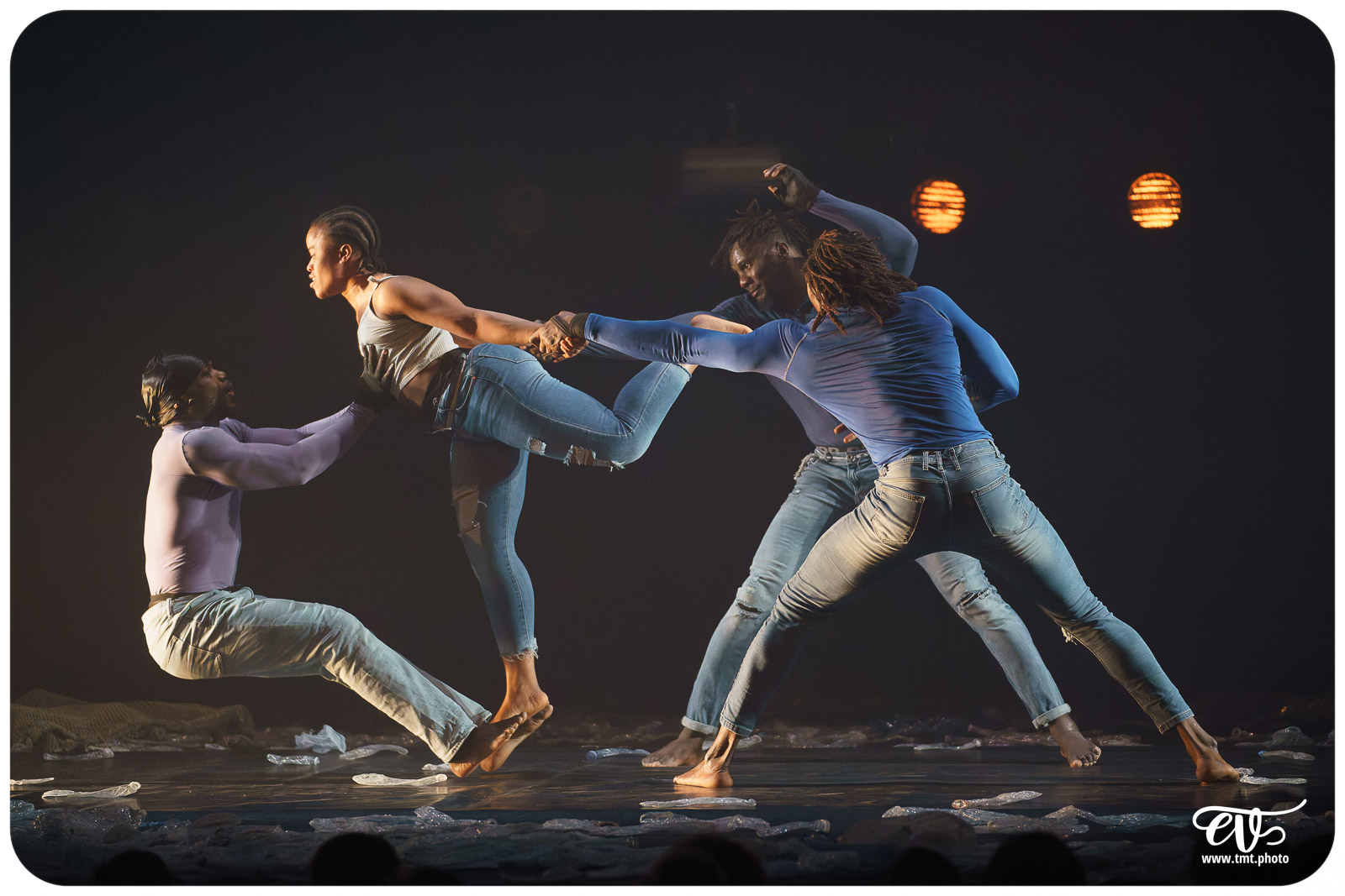 YÉ ! (L'EAU) (CIRCUS BAOBAB)